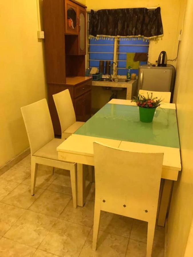 Trisya Homestay Kuala Terengganu Exterior foto